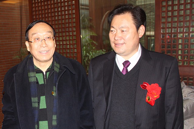 中國老齡事業(yè)基金會(huì)會(huì)長、民政部原副部長李寶庫與貴友集團(tuán)董事局主席張金洲合影